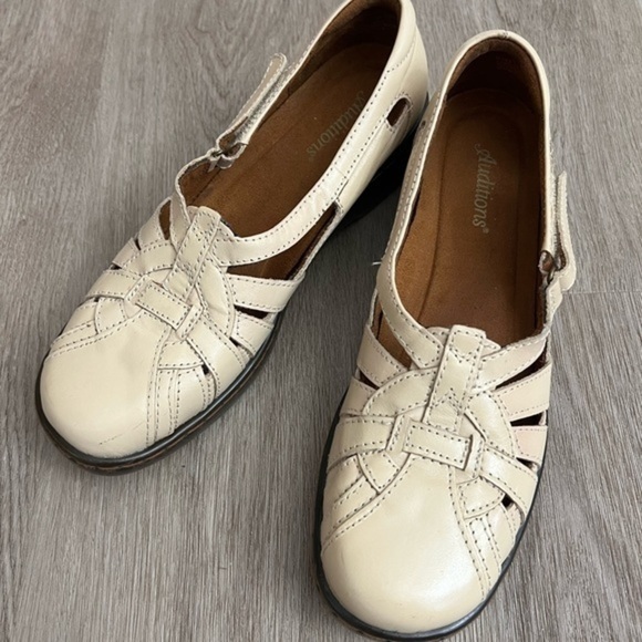 Reflections Everyday Sensible Shoes in Cream - Picture 2 of 14